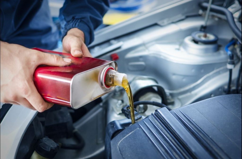 Qual a importância do óleo lubrificante para a vida útil do motor do seu carro?